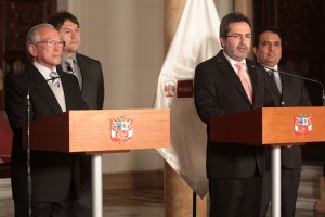 El presidente del Consejo de Ministros Juan Jiménez y dirigentes del partido político Restauración Nacional ofrecieron conferencia de prensa al finalizar diálogo en Palacio de GobiernO. ANDINA/Prensa Presidencia
