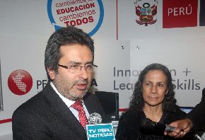 Premier Juan Jiménez; y ministra Patricia Salas, en clausura "ll Reunion de Ministros de Educacion de America del Sur y Paises Arabes". Foto:ANDINA/Hector Vinces. ANDINA/Héctor Vinces.