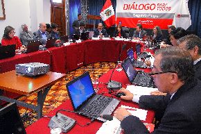 Segunda etapa de Diálogo Nacional mesa técnica Agenda Social presidida por el Presidente del Consejo de Ministros Juan Jiménez Mayor, Ministra de Salud Midori de Habich, Ministra de Educación Patricia Salas, Presidente de CEPLAN y técnicos de partidos políticos Sala de acuerdo Nacional PCM. ANDINA/Difusión