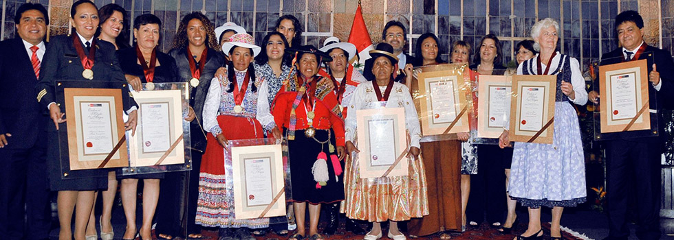 pcm_condecoracion_mujer