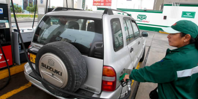 Medidas del Gobierno para trasladar rebaja del petróleo permitirán que consumidores de combustibles ahorren más de S/. 3 000 mlls. anuales