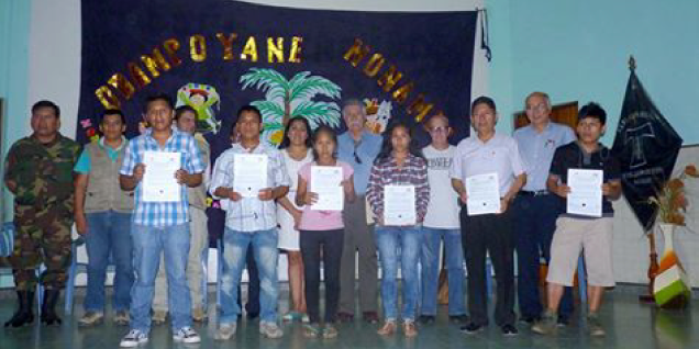 CODEVRAEM: Entregan certificados de transferencia a beneficiarios de reparaciones en educación en Junín