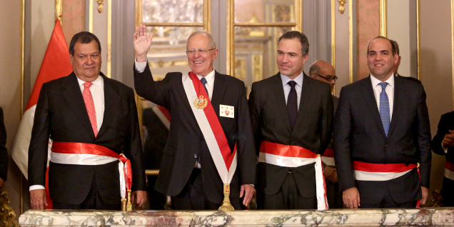 Presidente Kuczynski toma juramento a nuevos ministros de Defensa y de Cultura
